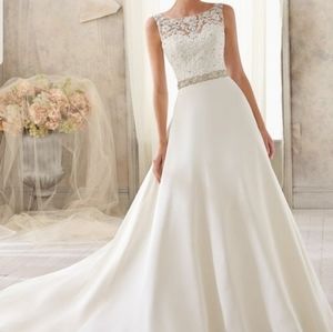 Mori Lee 5204 off white/ivory wedding gown lace bejeweled